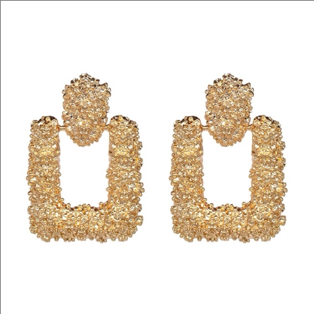 Oversized square earrings in gold or black - Picture 3 of 3